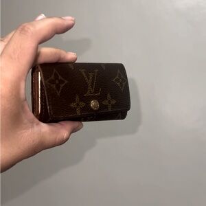 Louis Vuitton monogram 4 Key holder, good condition.